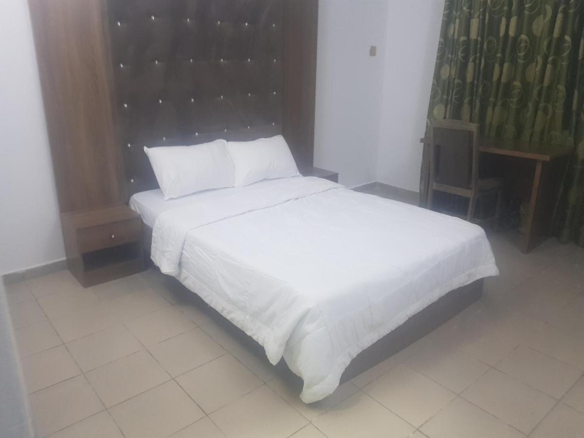 Febson Hotel Abuja Buitenkant foto